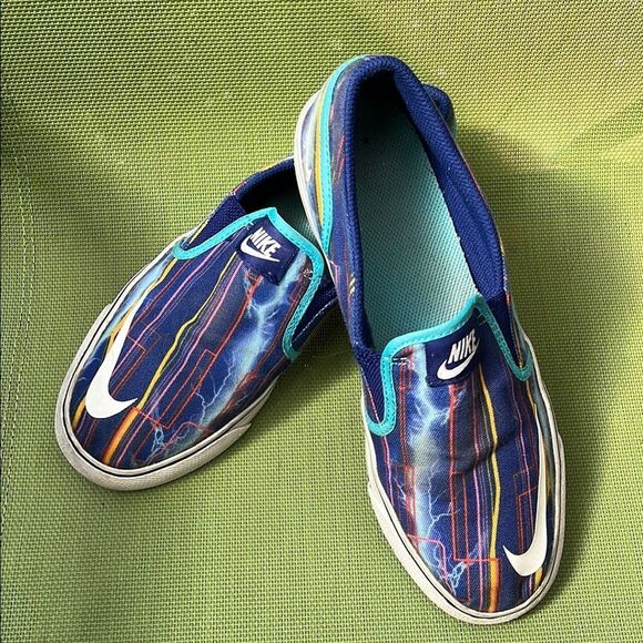 EXCELLENT CONDITION NIKE CANVAS SLIP ON VAN-LIKE SHOES WOMEN’S 9/EURO 40 - Picture 1 of 9
